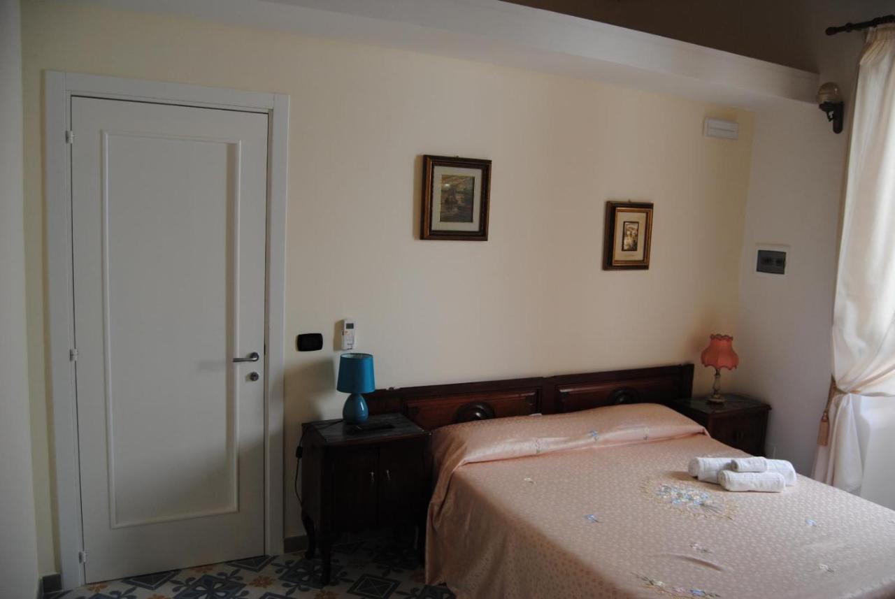 B & B Palazzo Maestro & Corte Maestro Rooms 갈리폴리 외부 사진